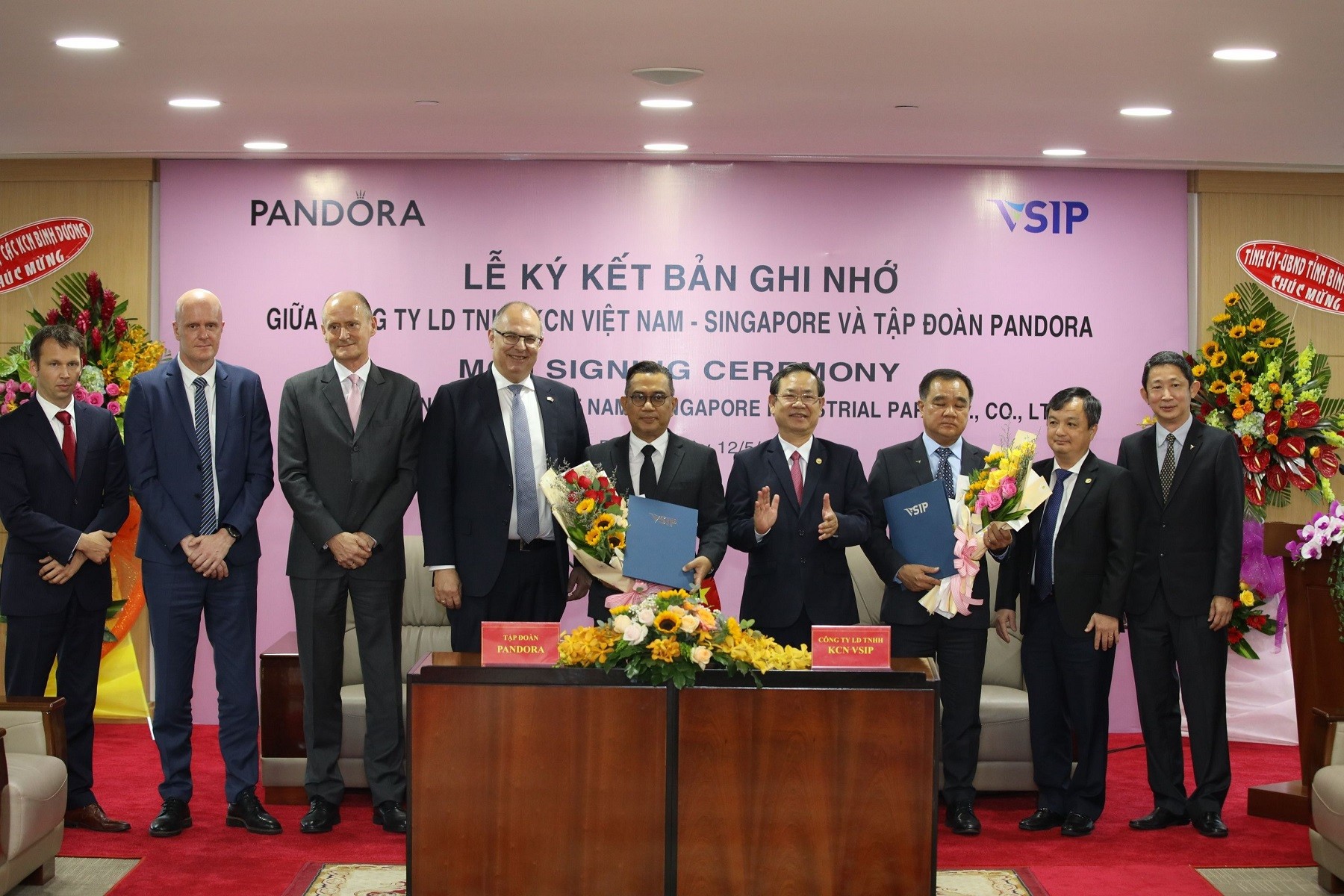 

Pandora là thương hiệu trang sức đến từ Đan Mạch mới đây đã ký thỏa thuận xây dựng cơ sở chế tác trang sức mới tại Khu công nghiệp Việt Nam - Singapore 3 (VSIP) tỉnh Bình Dương
