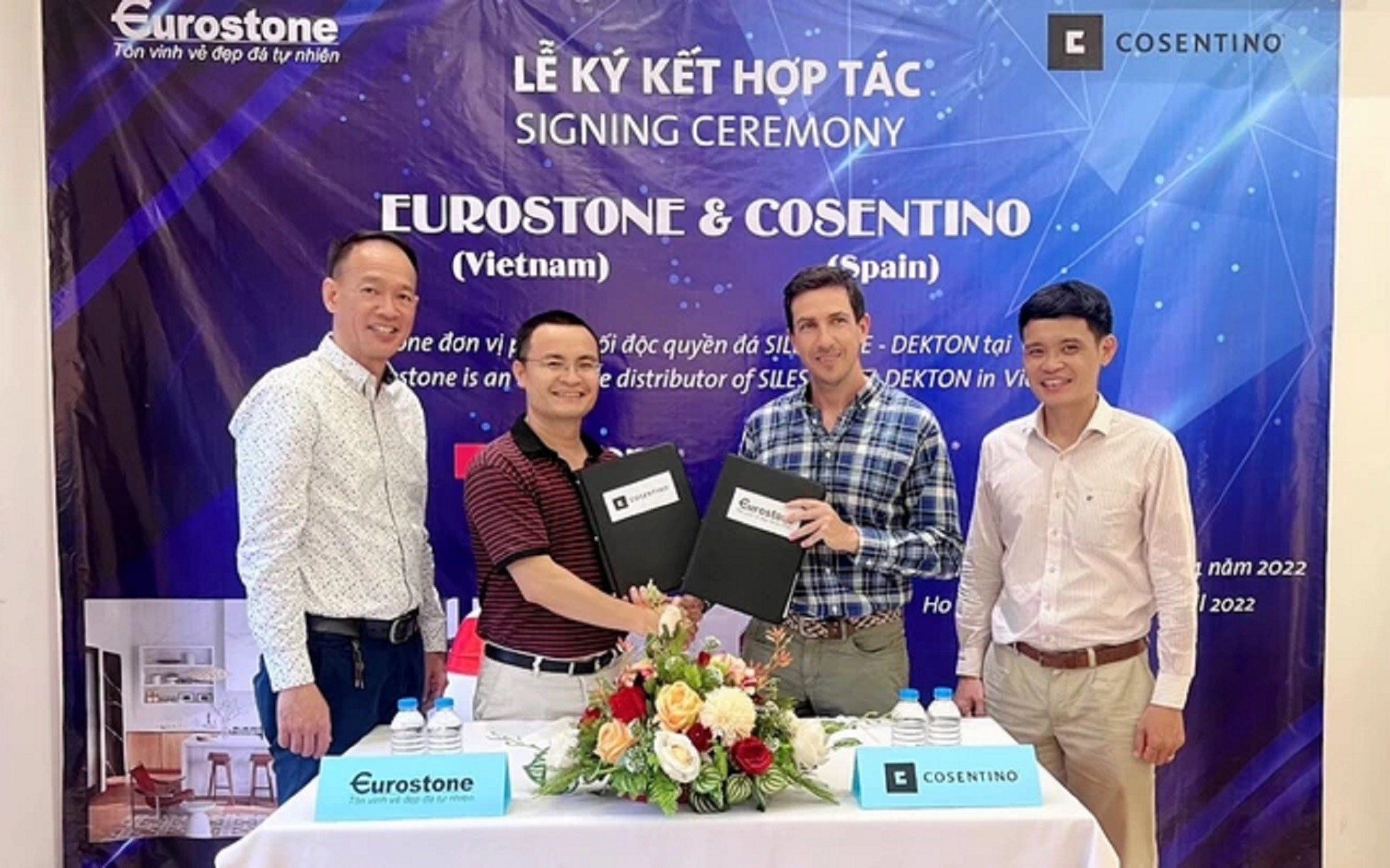 

Eurostone mới đây cũng vừa có biên bản ký kết hợp tác phát triển thị trường đá nhân tạo cao cấp với Cosentino Tây Ban Nha
