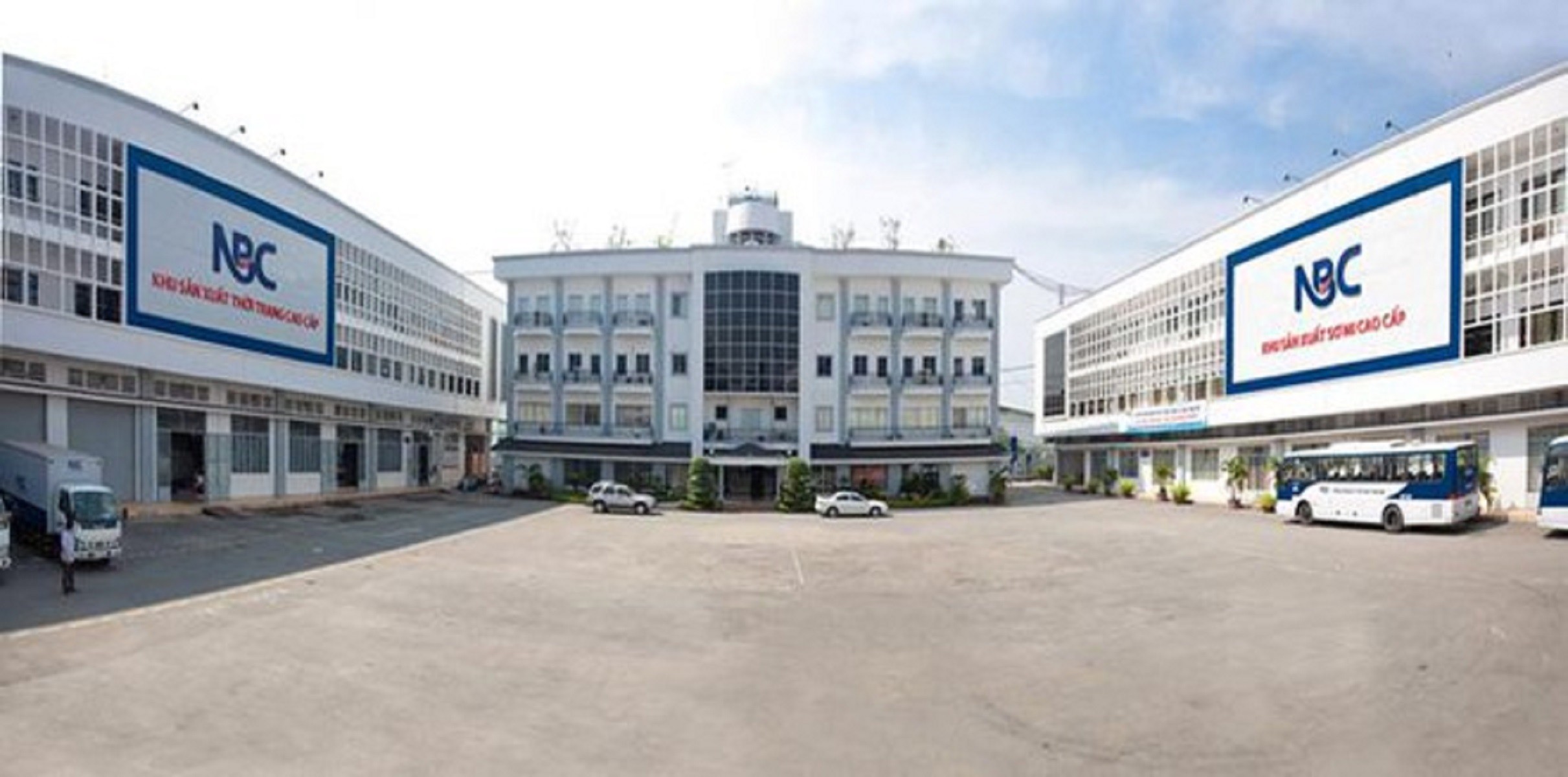 Tổng Công ty Cổ phần May Nhà Bè được thành lập trên cơ sở sáp nhập xí nghiệp May độc lập và Xí nghiệp May Cửu Long