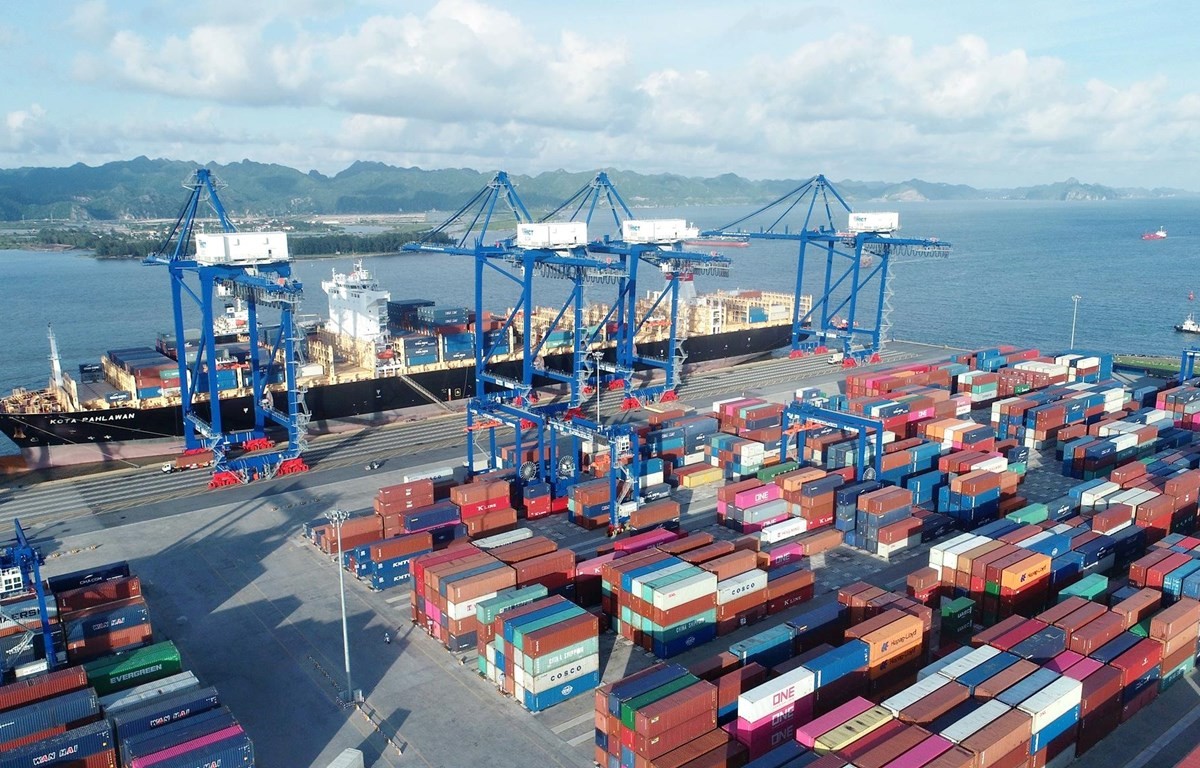 Chứng khoán SSI cho biết, nửa cuối năm 2022 và cả năm 2023 ngành cảng sẽ đối mặt với nhu cầu vận chuyển container có thể chậm lại bởi tiêu thụ trên toàn cầu yếu đi