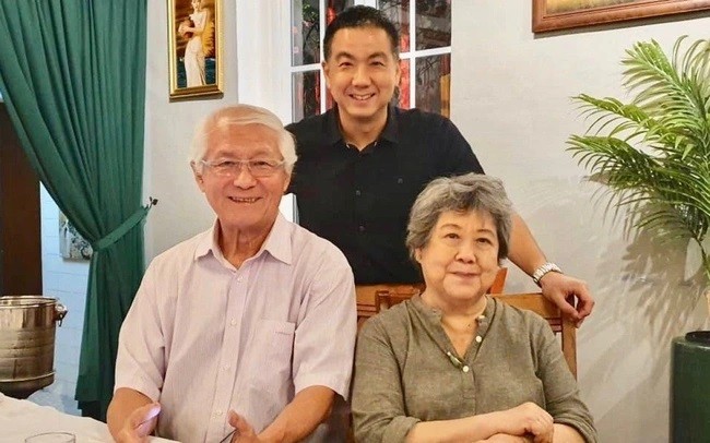 
Lim Kok Cheong cùng vợ và con trai&nbsp;

