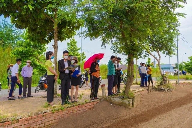 Khi mà thị trường trầm lắng, việc mà khách hàng gian nan đồng nghĩa với việc môi giới hàng khách hàng bằng các cuộc gọi sẽ tăng lên