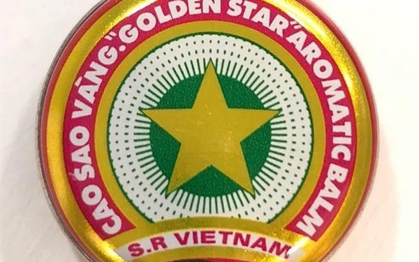 

Cao Sao Vàng được sản xuất từ sự phối hợp các loại tinh dầu dược liệu quý hiếm ở Việt Nam - đây cũng là một dạng thuốc cao xoa xuất phát từ nhóm y học cổ truyền đã được Dược điển Việt Nam ghi nhận
