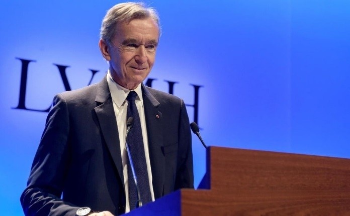 
Năm 27 tuổi, Bernard Arnault đã thuyết phục cha mình bán mảng xây dựng của công ty để có thể chú trọng mảng kinh doanh bất động sản, cũng theo đó, ông muốn bản thân thâm nhập vào thị trường Mỹ
