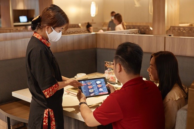 
Cũng nhờ công nghệ, các nhà quản lý nhà hàng có thể biết được xếp hạng của nhà hàng mà mình đang quản lý theo đánh giá của khách hàng realtime
