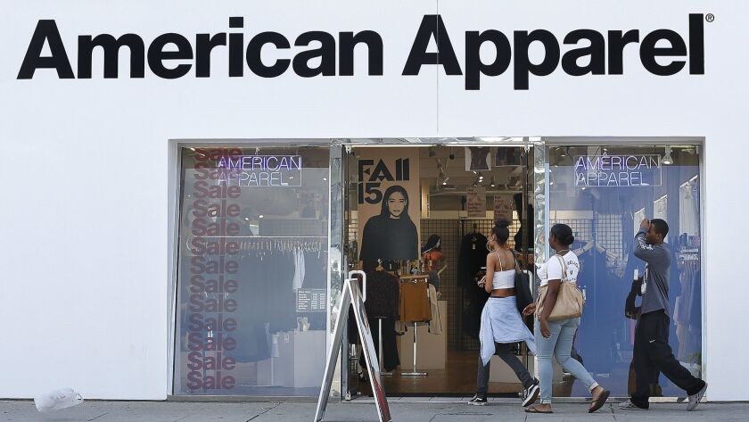 
Điều đáng nói, điều từng đưa American Apparel lên đỉnh cao danh vọng lại trở thành nguyên nhân khiến cho thương hiệu này sụp đổ khi những sản phẩm đã dần không còn hợp với thị hiếu của người tiêu dùng
