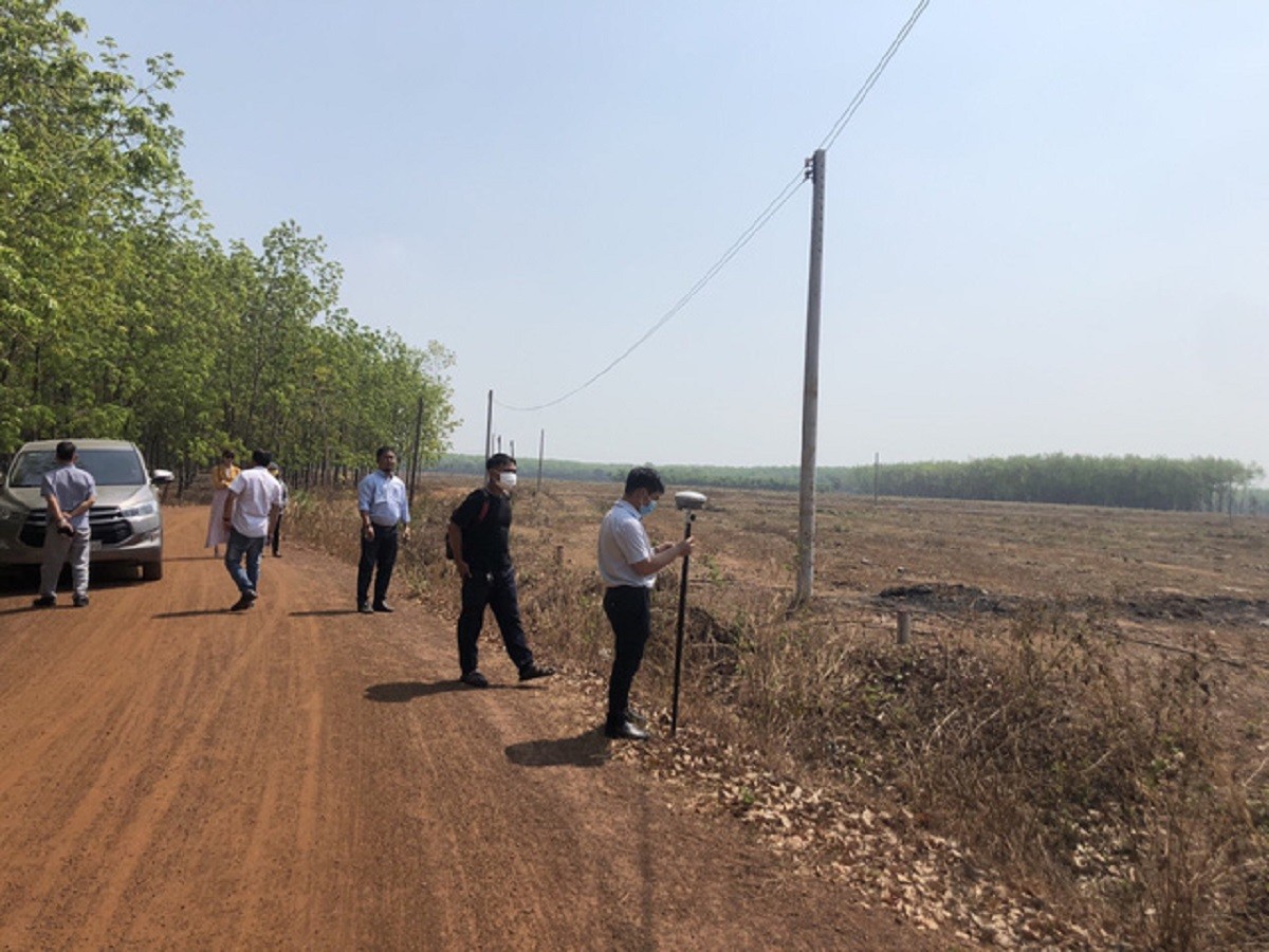 

Hiện nay huyện Lộc Ninh cũng có nhiều khu đất gắn mác khu dân cư và đất nền phân lô với những tên gọi mỹ miều sau đó được rao bán rầm rộ trên mạng
