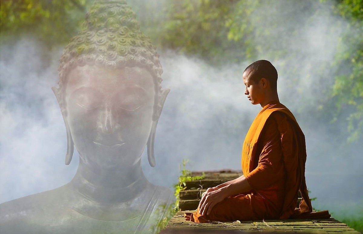 

Các vị Phật và Bồ tát đều có đầy đủ trí tuệ và phước báo, chính vì thế mà các vị ấy đều có khả năng rộng độ chúng sinh

