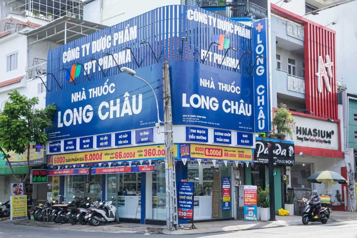 
Trong báo cáo phân tích ngày 31/5 về cổ phiếu FRT của ông lớn bán lẻ FPT Retail cho thấy, công ty chứng khoán VnDirect đã nhận định chuỗi Long Châu sẽ là động lực tăng trưởng trong dài hạn
