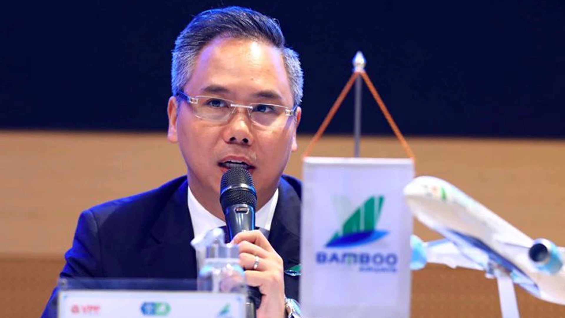 
Ngày 29/7, truyền thông đã đưa tin ông Đặng Tất Thắng đã bất ngờ từ nhiệm vị trí Chủ tịch kiêm CEO của Bamboo Airways đồng thời cũng từ nhiệm vị trí Phó Chủ tịch Tập đoàn FLC
