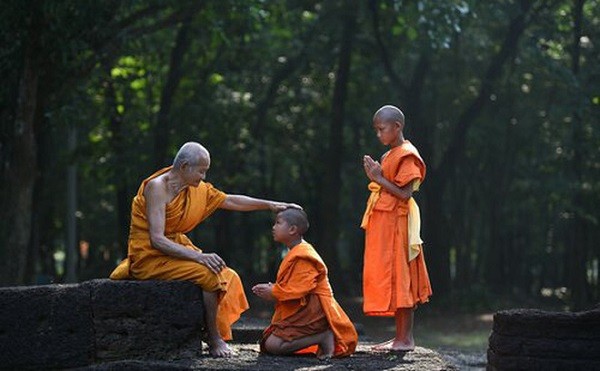 
Phật gia có răn dạy rằng bạn bố thí đi cái gì thì sẽ nhận về thứ đó
