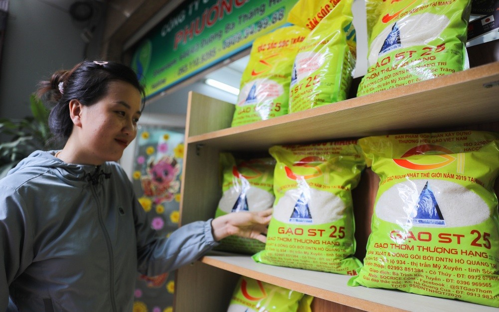 
Giá gạo Việt Nam vượt qua "cái bóng" của gạo Thái Lan
