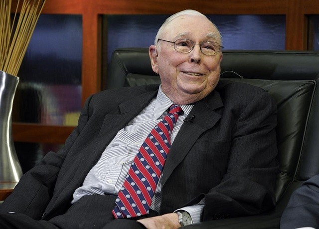 
Với kinh nghiệm của bản thân ở trong cuốn sách "Poor Charlie's Almanack" thì Charlie Munger hé mở ra những góc nhìn của mình về cuộc sống ở trong mắt của các chuyên &nbsp;gia tài chính
