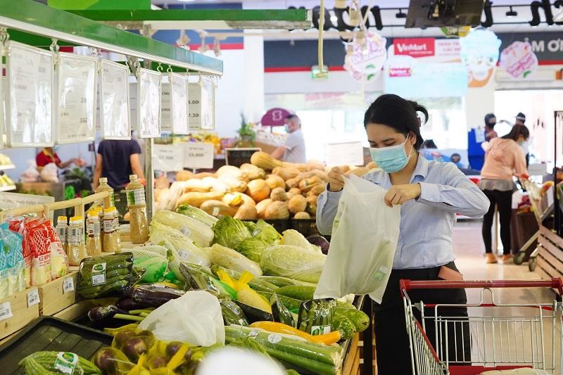 
Theo các chuyên gia, trong năm 2023, kinh tế của nước ta sẽ còn phải đối mặt với nhiều khó khăn, tuy nhiên ngành bán lẻ vẫn sẽ tiếp tục phục hồi mạnh mẽ
