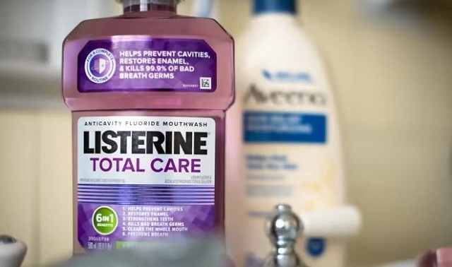 
Kenvue là đơn vị chuyên sản xuất các loại thuốc kê đơn như thuốc giảm đau Tylenol cùng với sản phẩm chăm sóc sức khoẻ như là nước súc miệng Listerine
