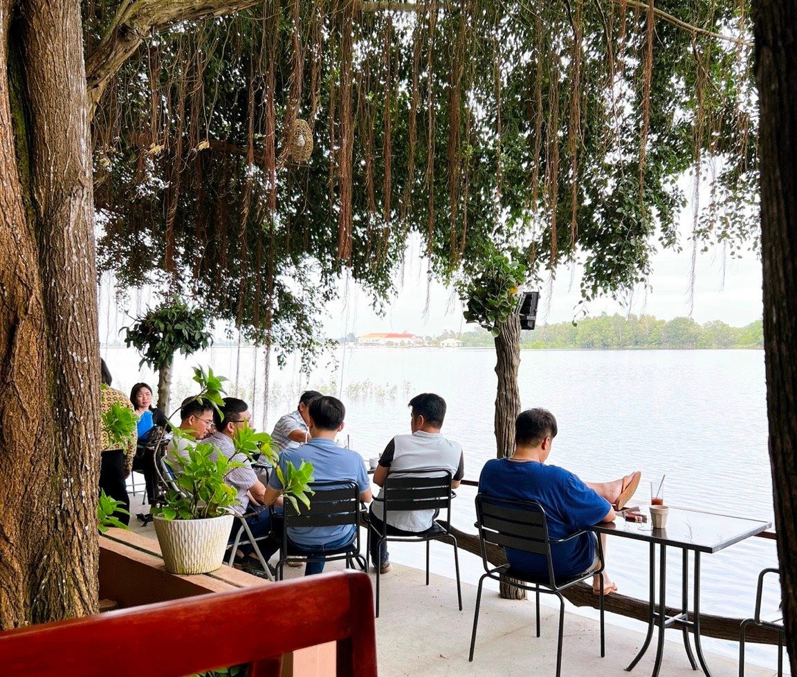 Nhà đầu tư than “cứu mình chưa xong lấy tiền đâu mà mua” khi môi giới mời chào mua BĐS ngộp