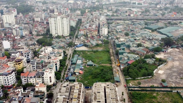 
Dự án Nhà ở xã hội Udic Eco Tower (huyện Thanh Trì) hiện đang được quây tôn và chưa có hoạt động xây dựng nhưng được môi giới chào bán rầm rộ
