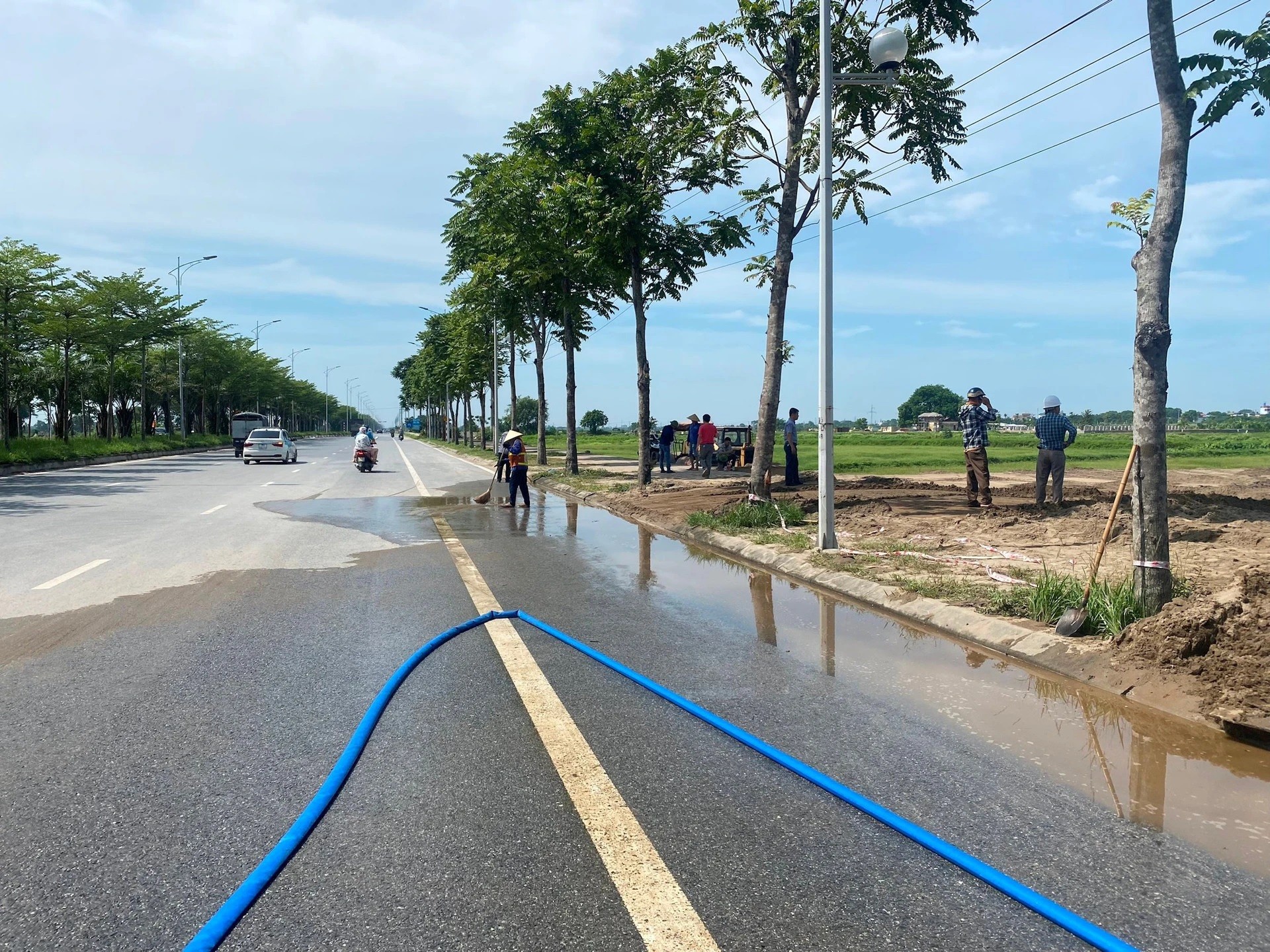 
Môi giới “tung hỏa mù”: Nếu như không xuống tiền sớm thì sẽ bỏ lỡ cơ hội làm giàu
