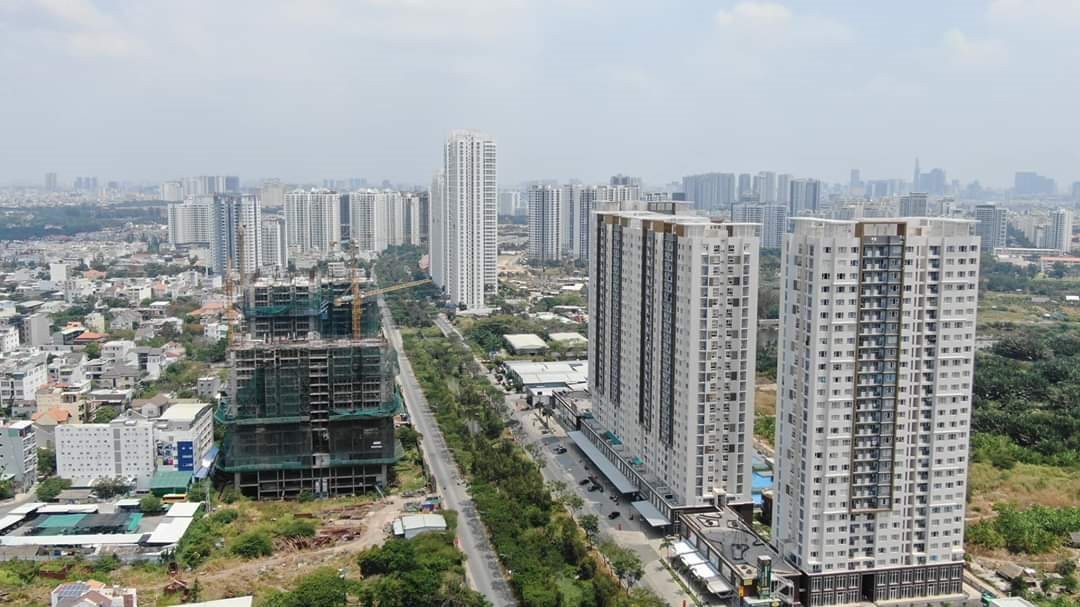 Savills Việt Nam cho biết, nhu cầu văn phòng trong thời gian gần đây suy giảm bởi tác động của một số yếu tố như là xu hướng dịch chuyển nguồn cung ra khu vực ngoài trung tâm, sự đánh giá lại nguồn lực của một số khách thuê sau dịch bệnh cũng như nhu cầu thay đổi. Nguồn ảnh: Sưu tầm