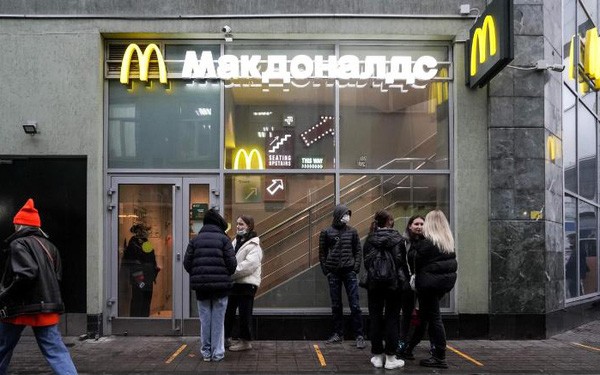 
Theo thống kê, hầu hết các nhà hàng McDonald's tại Nga và 108 nhà hàng khác tại Ukraine đều do công ty điều hành, chiếm 9% doanh thu của công ty vào năm 2021.&nbsp;
