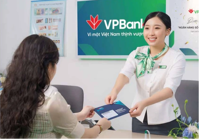 
Như một số ngân hàng thương mại cổ phần khác, VPBank cũng có các chương trình vay gắn kết và cổ phiếu ưu đãi ESOP để chiêu mộ nhân tài và giữ chân những nhân sự chất lượng. Ảnh minh họa
