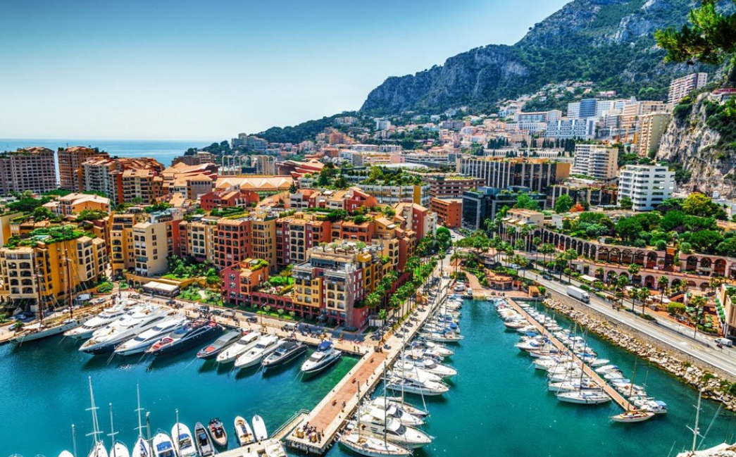 
Monaco là đất nước nhỏ thứ nhì trên thế giới, thậm chí còn chưa bằng Central Park tại New York (Mỹ) và suýt bằng một nửa quận Hoàn Kiếm của Hà Nội
