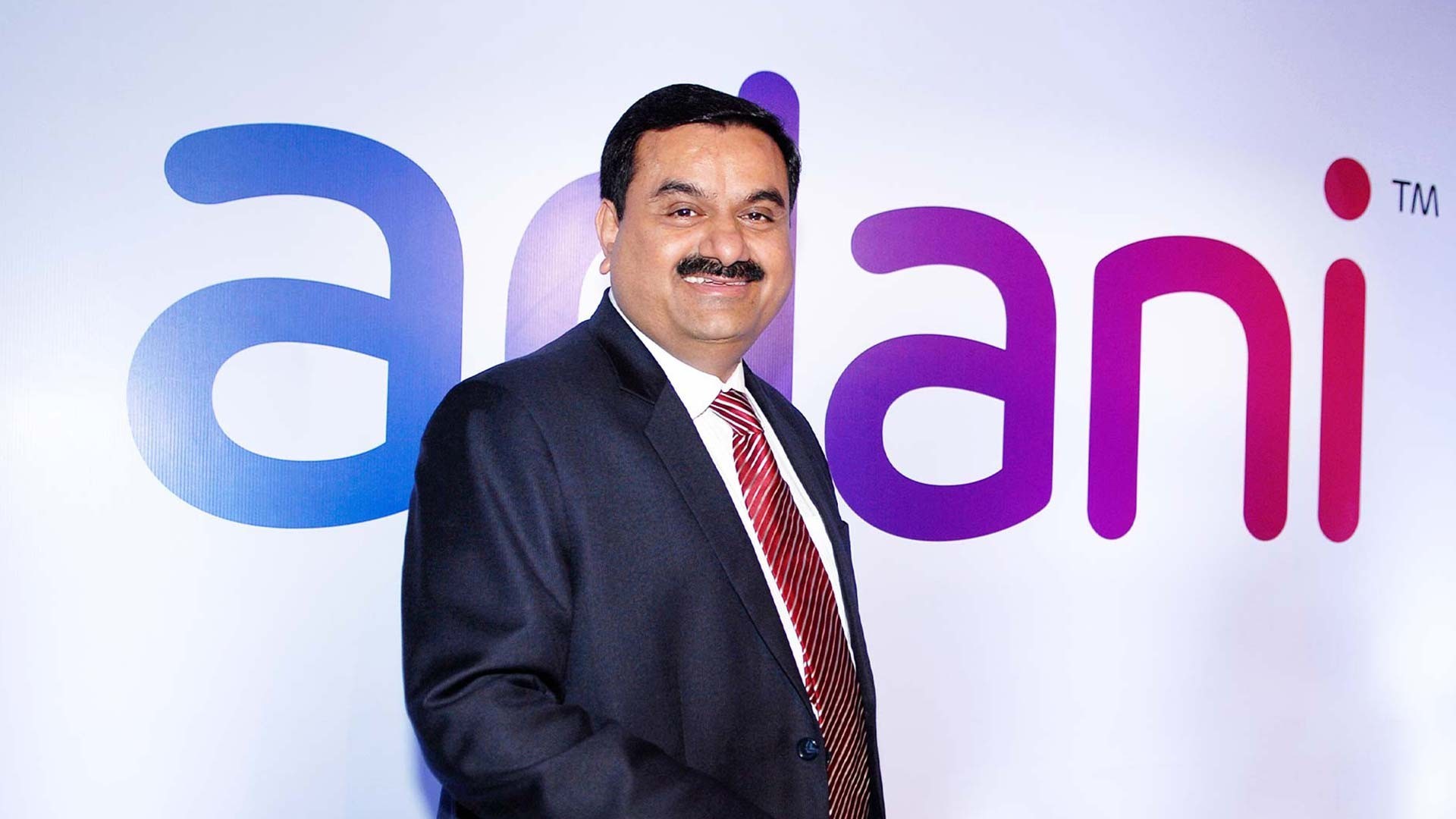 
Ông Gautam Adani (sinh năm 1962) được biết đến là ông trùm của đế chế Adani Group, đồng thời là tỷ phú giàu nhất châu Á thời điểm hiện tại và xếp thứ 6 thế giới
