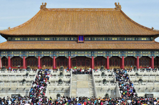 
Cố cung tọa lạc ở Bắc Kinh (Trung Quốc) là một công trình lịch sử mang tính biểu tượng cao, ngày càng trở nên quan trọng trong cuộc sống hiện đại của người dân Trung Quốc
