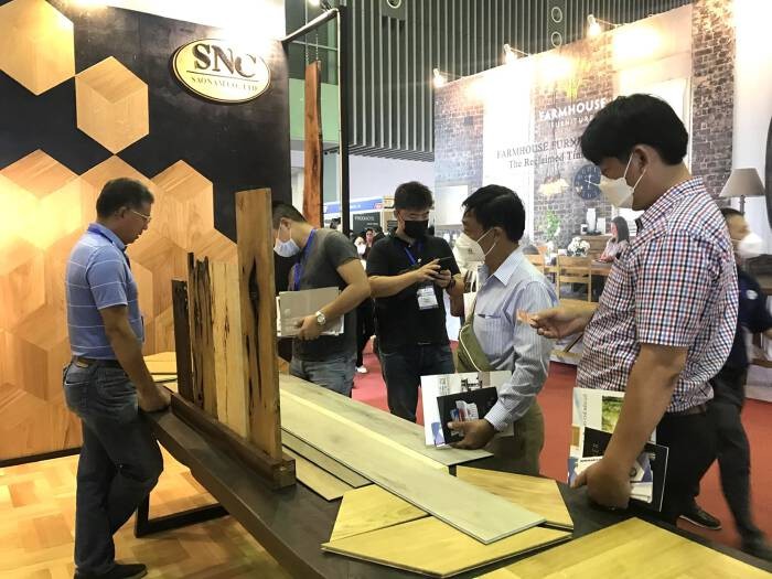 
Hội chợ Vifa- Expo được tổ chức cùng với sự tham gia của nhiều doanh nghiệp nước ngoài chính là cơ hội quý giá để những doanh nghiệp ngành gỗ trong nước có thể giải quyết phần nào được tình trạng “đói” đơn hàng
