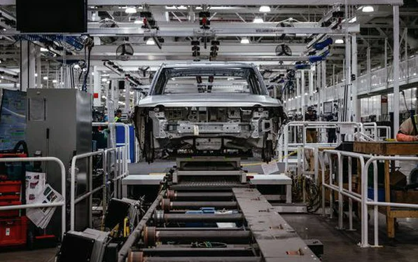 Tesla sẽ không chỉ tồn tại mà còn phát triển vượt bậc cùng với lợi thế đáng kể