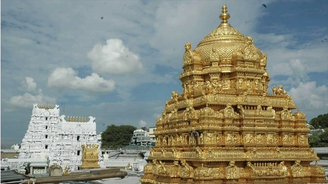 
Còn có một sự lý giải khác về sự giàu có của ngôi đền này, chính là nguồn kim cương và vàng khổng lồ đã được quyên góp kể từ thời kỳ đế chế Vijayanagara trong khoảng thời gian từ năm 1336 đến năm 1565
