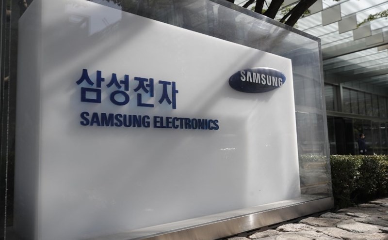 
Nikkei Asia nhận định, Samsung Electronics vẫn tiếp tục mạnh tay để đầu tư vào chip bán dẫn bất chấp lợi nhuận của công ty sẽ bị ảnh hưởng và các đối thủ mạnh như TSMC đang tỏ ra dè dặt trước sự suy thoái của ngành chip. Ảnh minh họa
