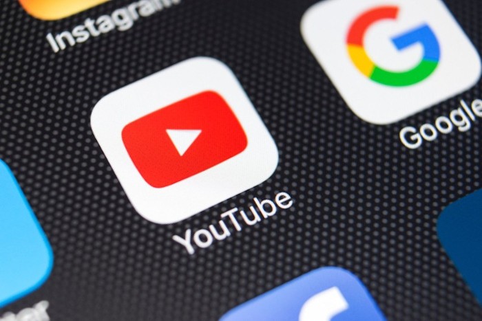
Trong quý 4/2022, doanh thu quảng cáo trên YouTube của Alphabet là 7,96 tỷ USD, so với con số 8,25 tỷ USD ước tính của StreetAccount đã thấp hơn khá nhiều, đối mặt với sự cạnh tranh ngày càng gay gắt đến từ TikTok về thị trường video dạng ngắn. Ảnh minh họa
