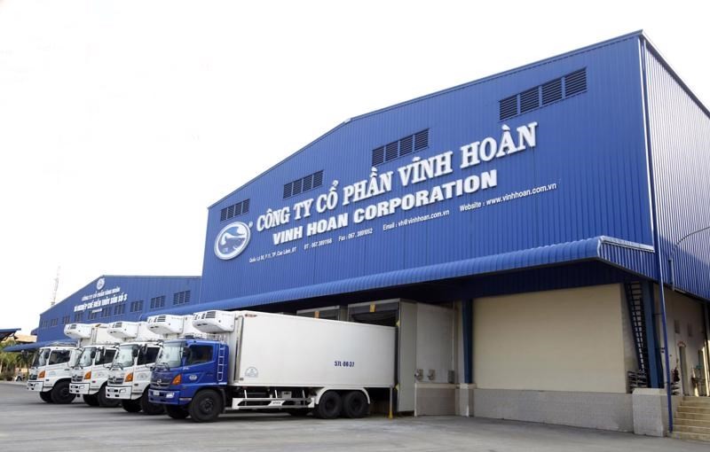 
Trên thị trường chứng khoán, sau khi chốt phiên giao dịch cuối tuần trước vào ngày 17/2, cổ phiếu VHC của Vĩnh Hoàn đã tăng 0,31%, đồng thời đóng cửa ở mức 64.1000 đồng/cổ phiếu. Ảnh minh họa
