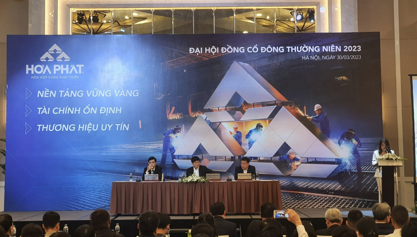
Sáng 30/3, Công ty CP Tập đoàn Hòa Phát đã tổ chức phiên họp Đại hội đồng cổ đông thường niên 2023, mục đích trình cổ đông thông qua loạt kết quả kinh doanh đã đạt được trong năm 2022 cũng như kế hoạch kinh doanh của năm 2023
