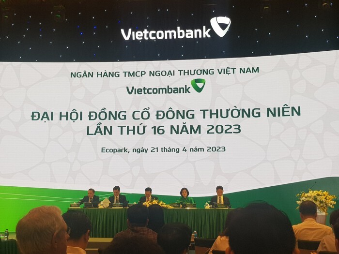 
Sáng 21/4 Ngân hàng TMCP Ngoại thương Việt Nam (Vietcombank - Mã chứng khoán: VCB) đã tiến hành tổ chức đại hội đồng cổ đông thường niên năm 2023 cùng với nhiều kế hoạch quan trọng được đệ trình và xin ý kiến cổ đông
