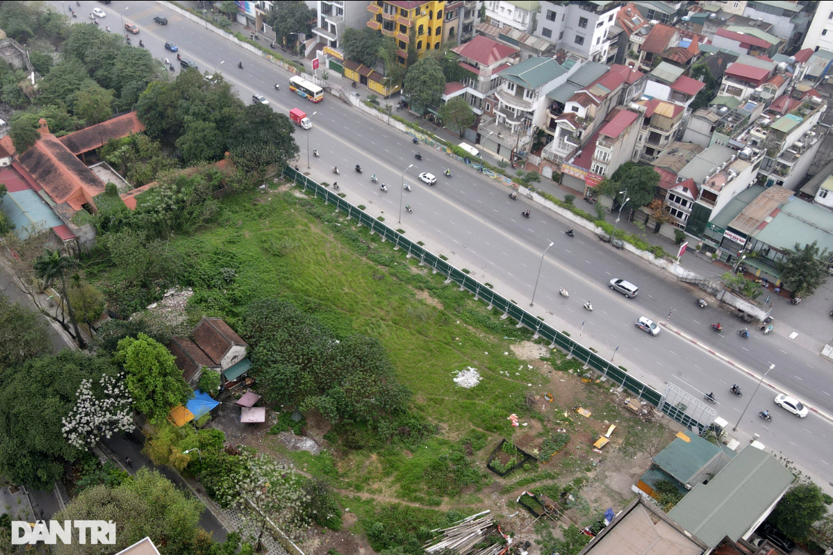 
Một khu "đất vàng" ở Hà Nội đang bị bỏ hoang nhiều năm (Ảnh minh họa: Trần Kháng)
