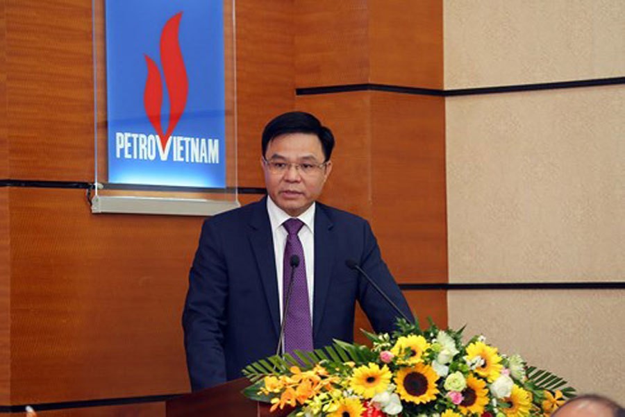 
Trong quá khứ, ông Lê Mạnh Hùng từng là người chỉ huy thực hiện Dự án Nhà máy Đạm Cà Mau, quản lý điều hành hoạt động sản xuất kinh doanh của Công ty TNHH MTV Phân bón Dầu khí Cà Mau (PVCFC)
