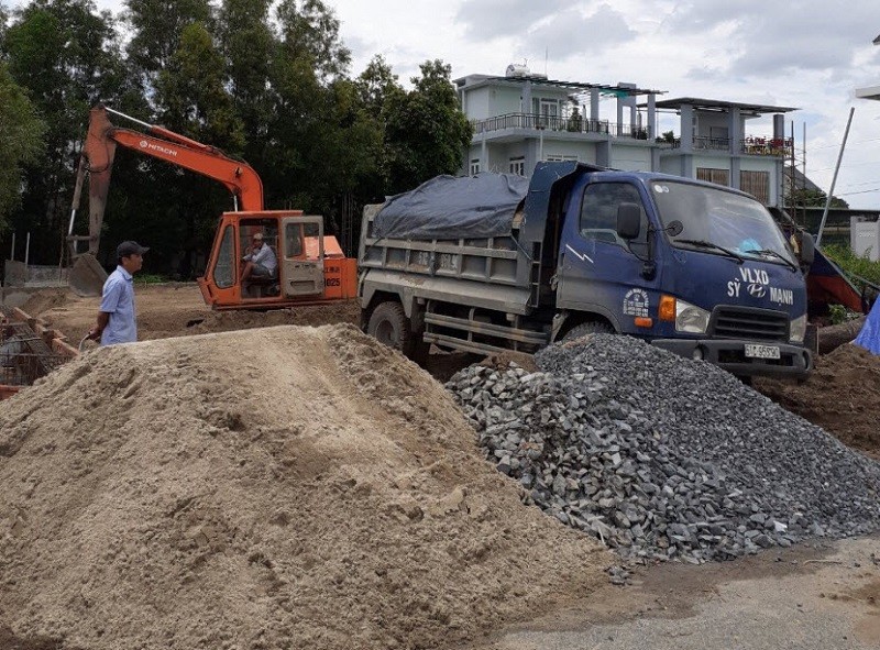 Cách phân loại cát đen nhiễm mặn khá đơn giản.