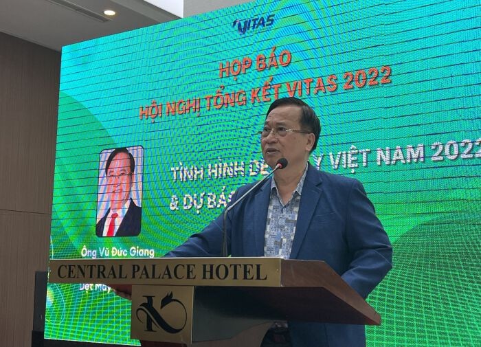 
Ông Vũ Đức Giang - Chủ tịch Hiệp hội Dệt may Việt Nam (Vitas) cho biết, thời gian qua ngành dệt may đang phải chịu áp lực lớn bởi suy thoái kinh tế toàn cầu
