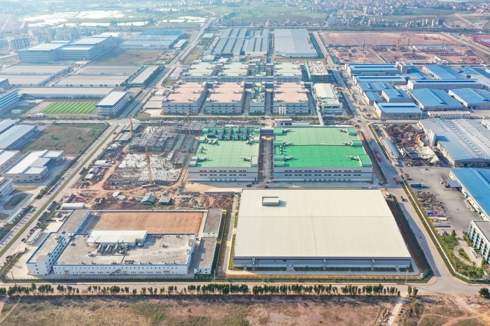 
Thời điểm hiện tại, Foxconn đang là một trong số những tập đoàn sở hữu quy mô lớn nhất trên thế giới về lĩnh vực điện tử, công nghệ thông tin và cả máy tính
