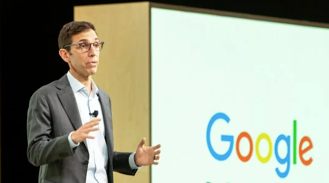 
Thời điểm hiện tại, Dischler đang phụ trách các chiến lược quảng cáo và là một trong những vị giám đốc cấp cao hàng đầu của Google

