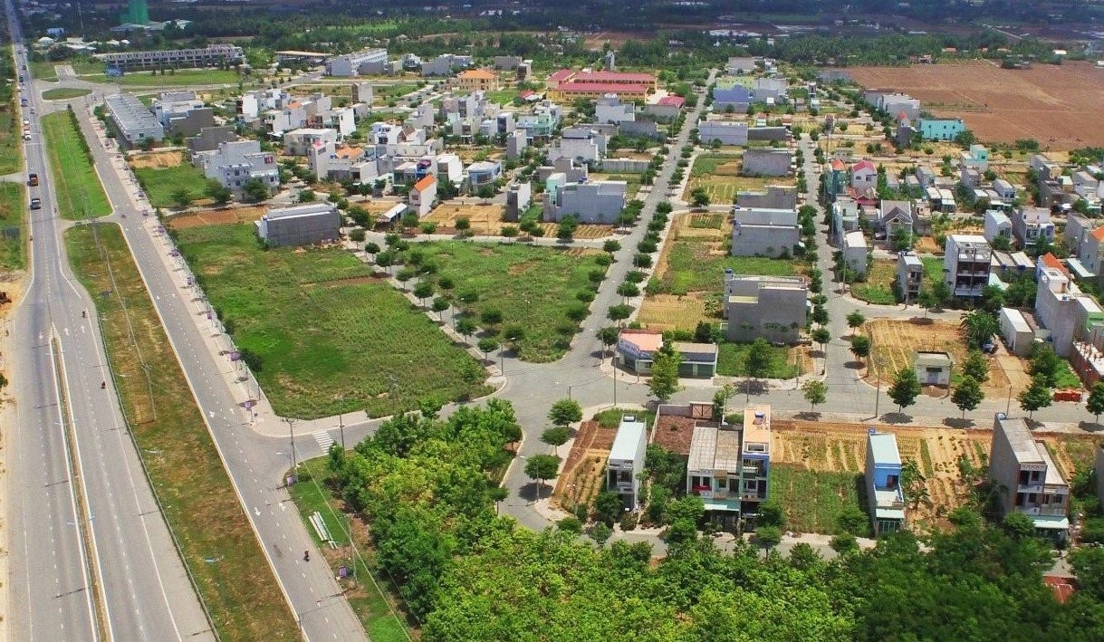 Tại Việt Nam, giá đất do Nhà nước xác định có sự khác biệt lớn so với giá thị trường. (Ảnh minh họa)