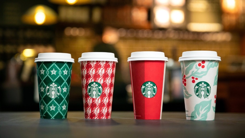 
&nbsp;Những chiếc cốc giấy theo chủ đề - biểu tượng của Starbucks.
