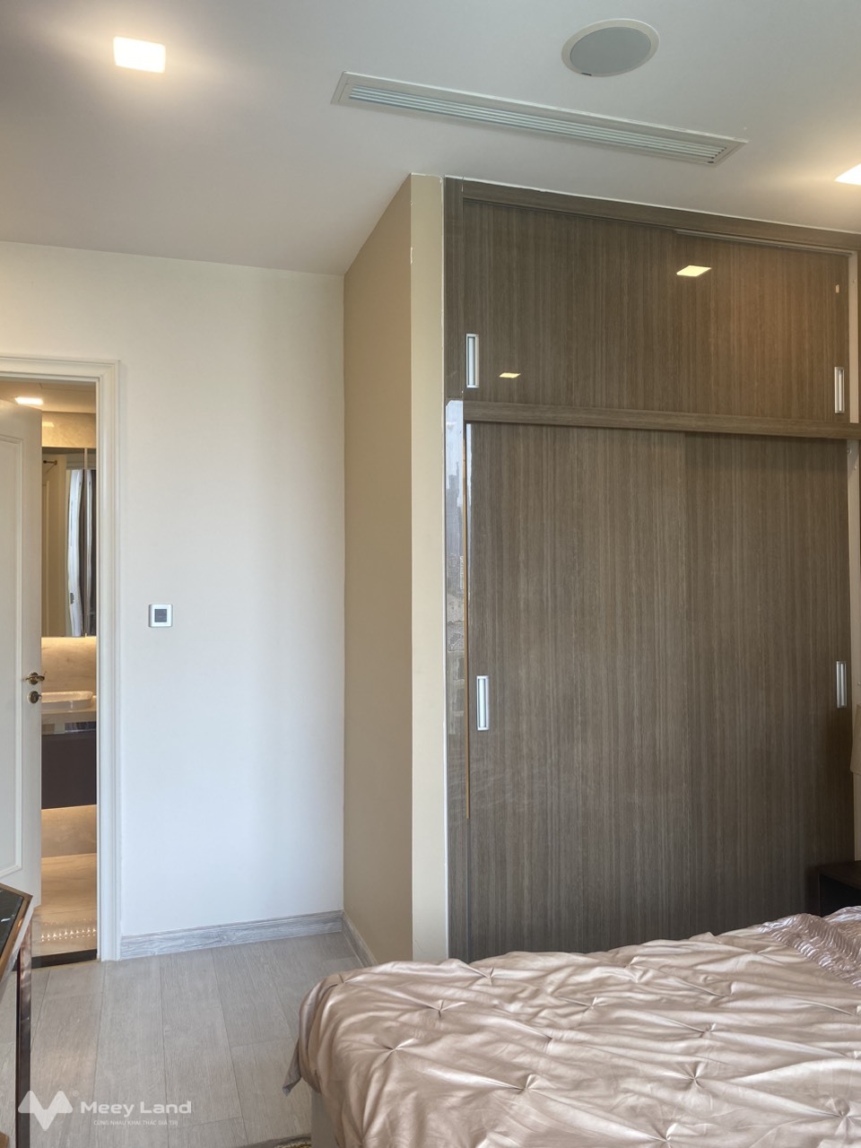 Chuyên cho thuê căn hộ Vinhomes Golden River Ba Son hệ thống hơn 1000 + căn 1,2,3,4 phòng ngủ giá tốt nhất-02