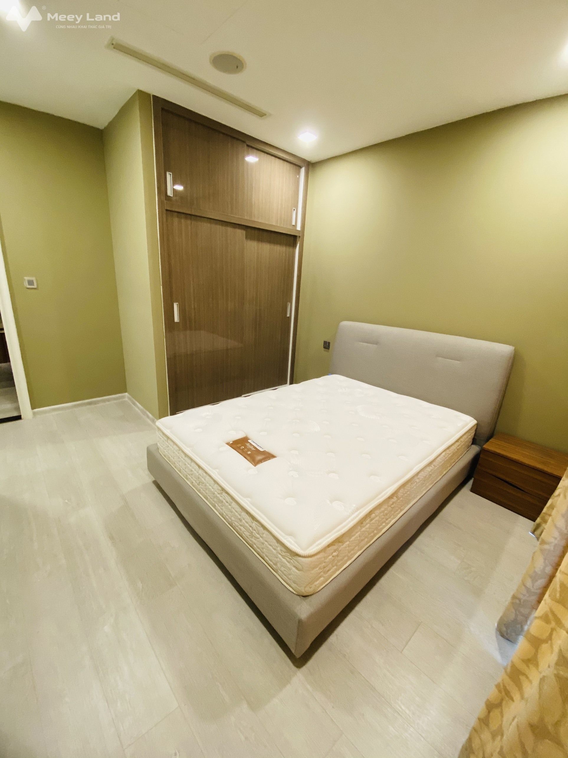 Cho thuê căn hộ Vinhomes Golden River Ba Son 58m2 1 phòng ngủ thiết kế cao cấp-01