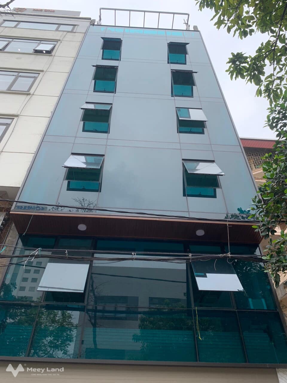 Tòa nhà 8 tầng thang máy mới tinh phố Nghĩa Đô, Cầu Giấy, vừa ở vừa làm văn phòng
