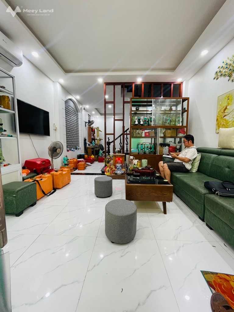 Cần bán nhà ở Nguyễn Trãi 5 tầng