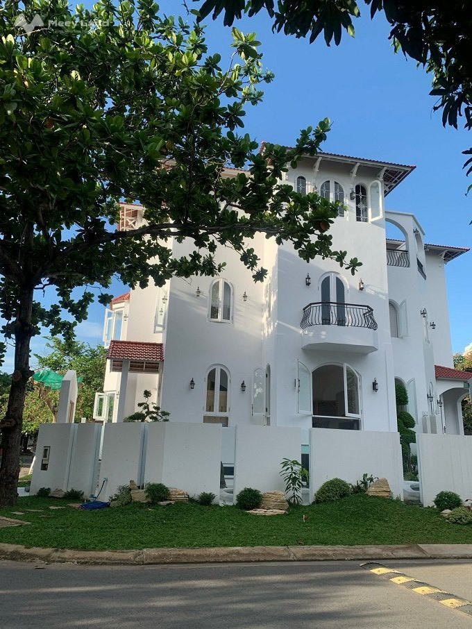 Bán villa giá rẻ 10m x 22m, công năng 210m2 x 4 tầng Nguyễn Hoàng, Quận 2. Giá chỉ 28 tỷ