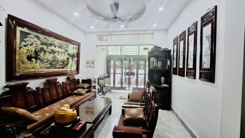Nhà đẹp dân xây 4 tầng phố Giang Biên, ô tô tránh, 62m2, mặt tiền 3.9m, giá hơn 7 tỷ xíu-01